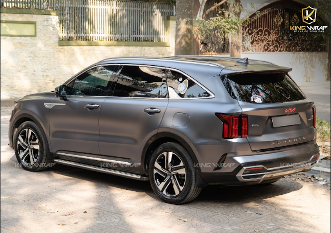 Dán Đổi Màu Xám Kim Loại Kia Sorento 2023 – Sang Trọng, Nổi Bật