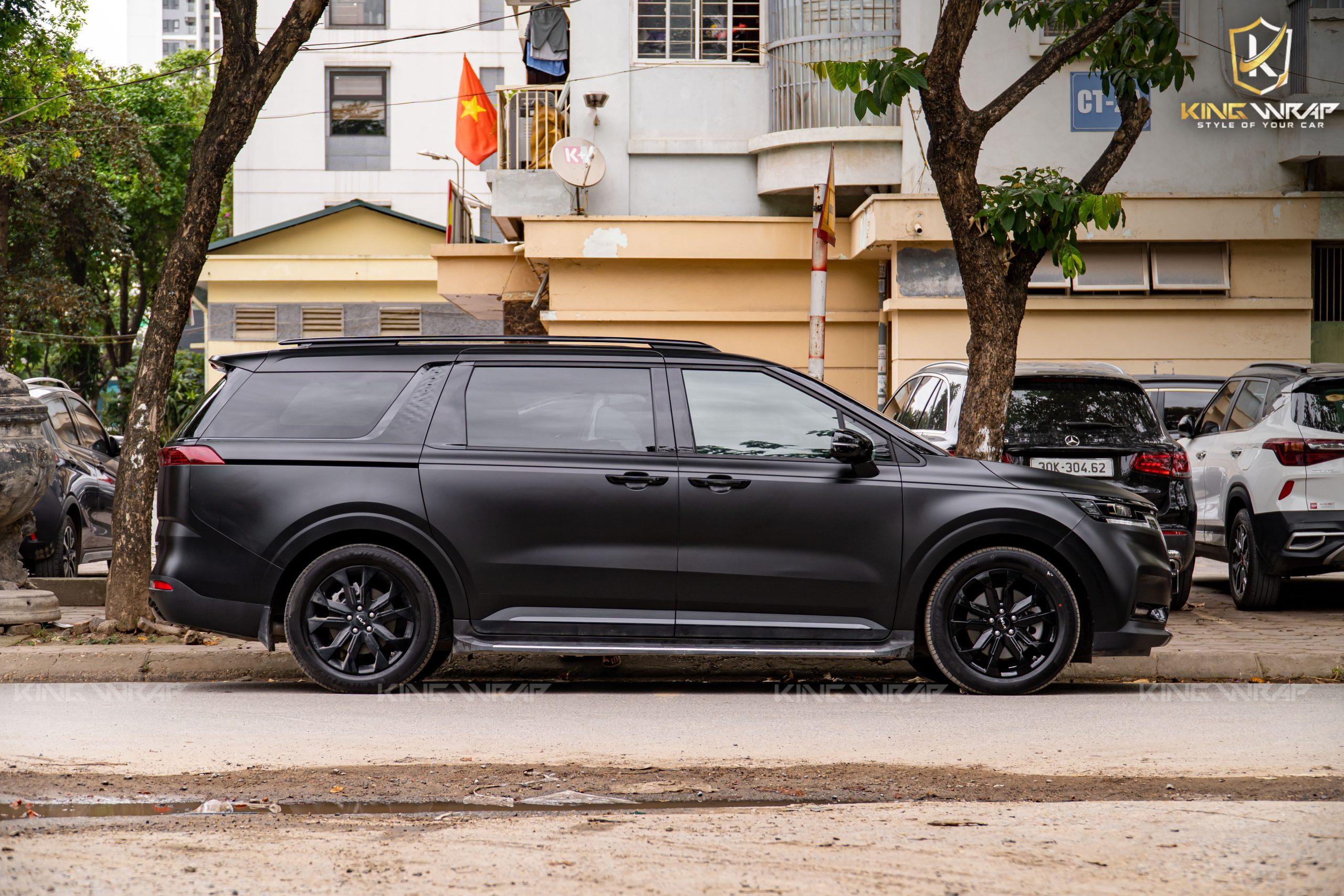 Kia-Carnival-doi-mau-den-li-Teckwrap-CM01M-1-scaled